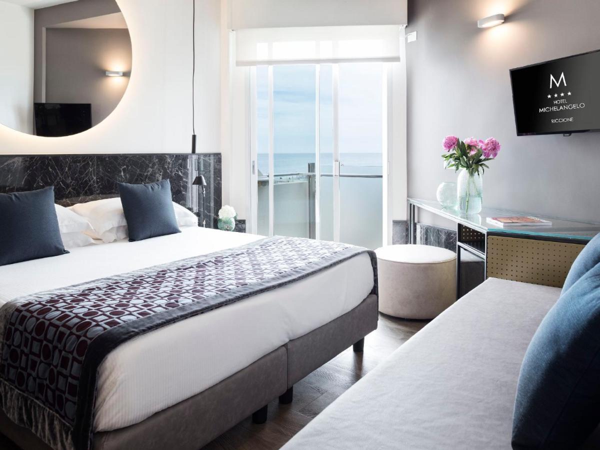 Superior Dreibettzimmer mit seitlichem Meerblick